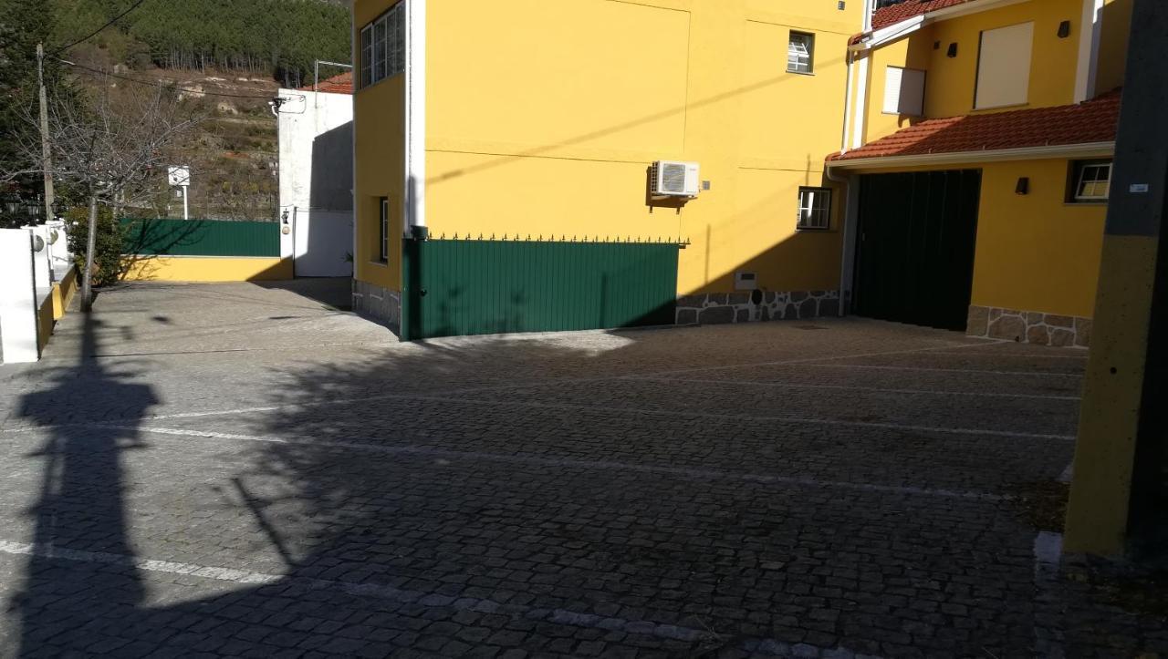 Casa Da Fonte Sagrada Hotell Loriga Eksteriør bilde