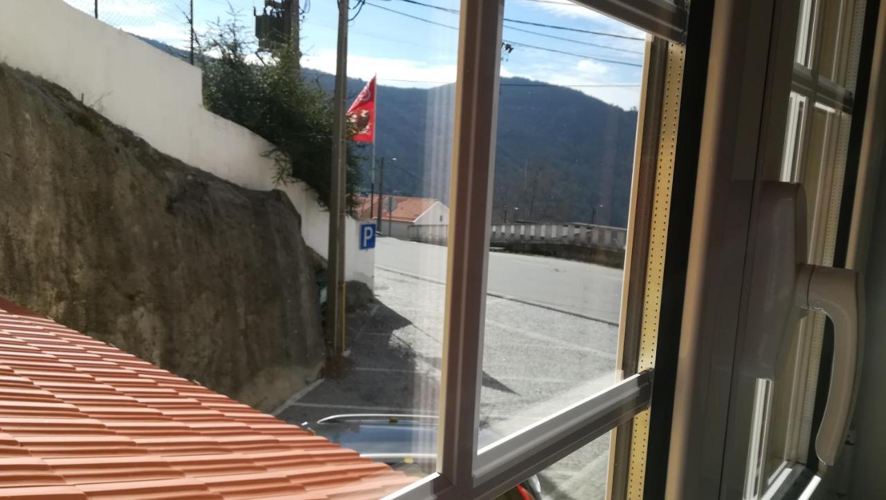 Casa Da Fonte Sagrada Hotell Loriga Rom bilde